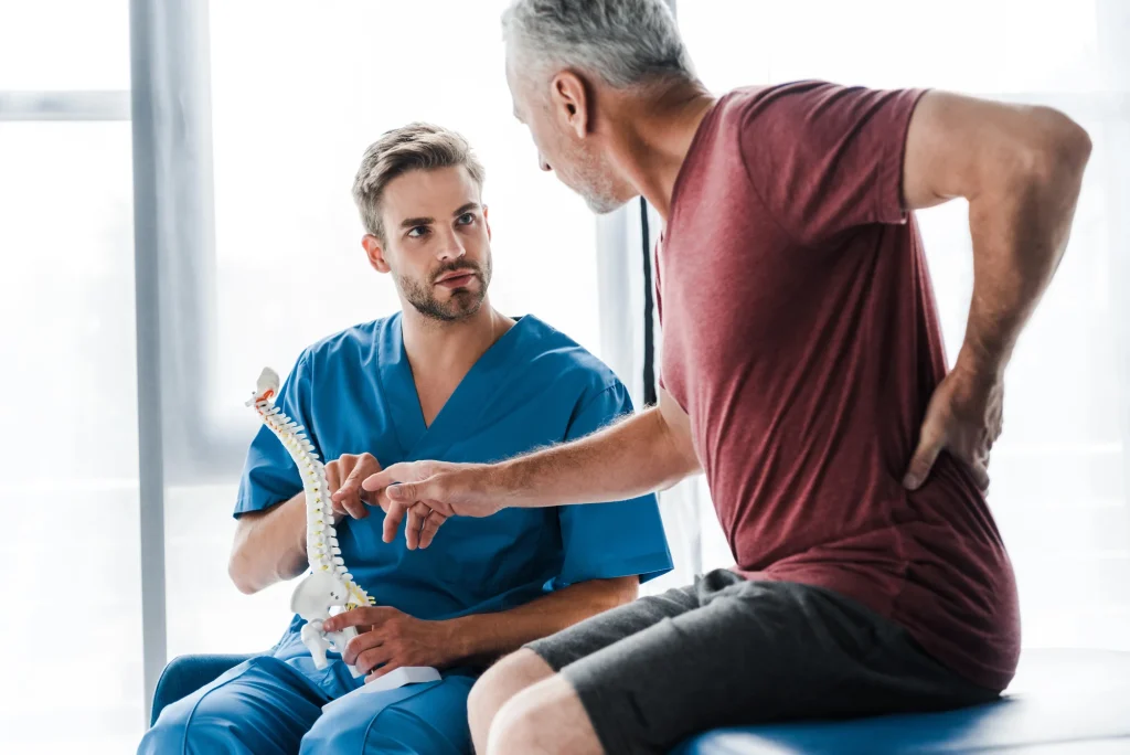 patient describing his back pain